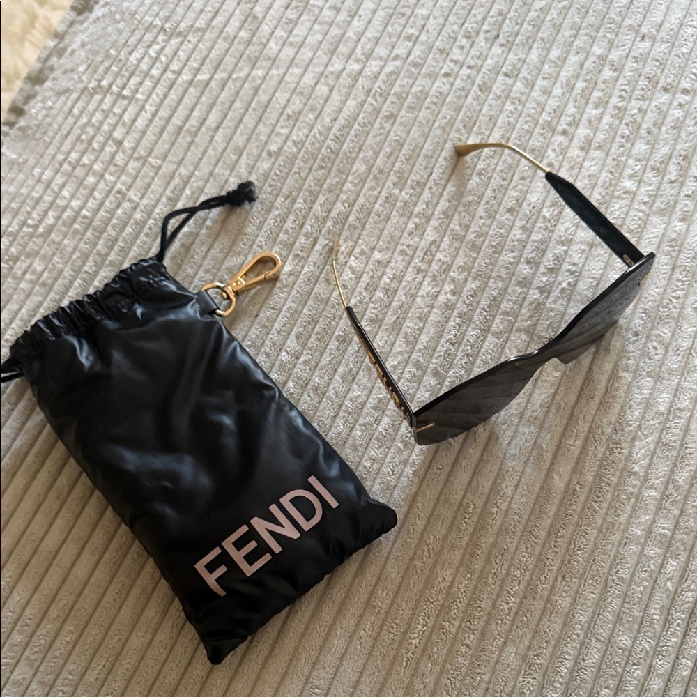 Fendi Elegant Black and Gold Sunglasses